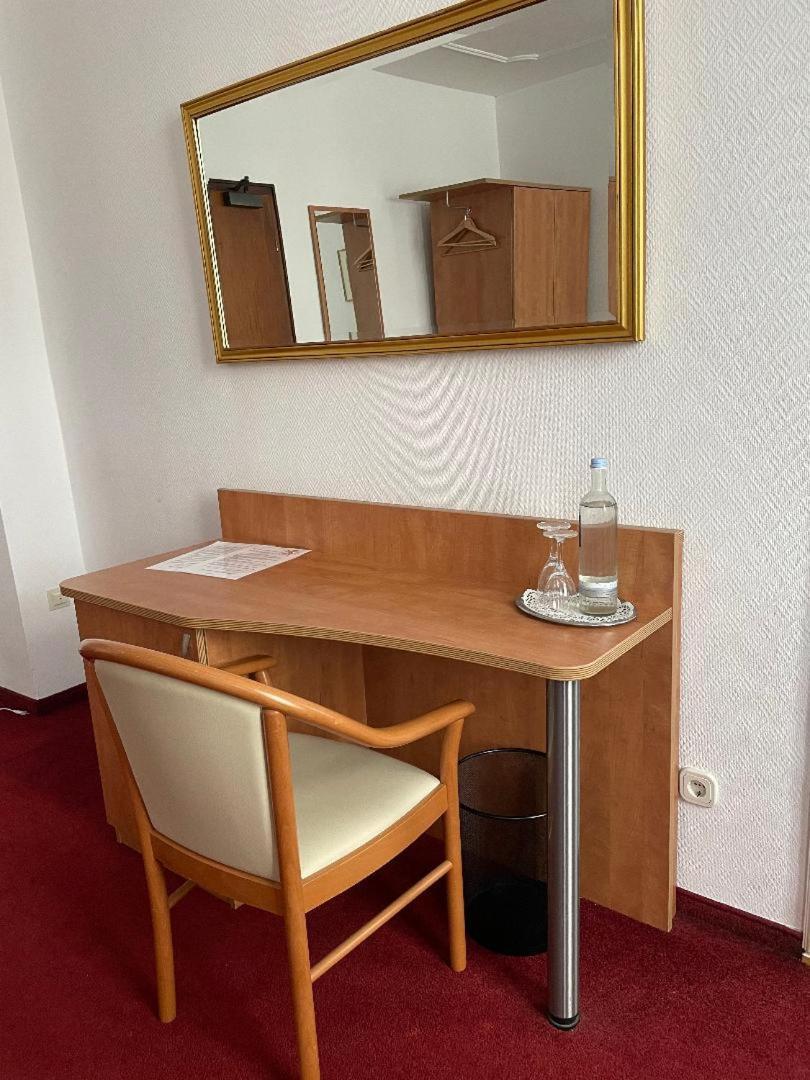 Hotel Zum Goldenen Loewen Sankt Goar Room photo