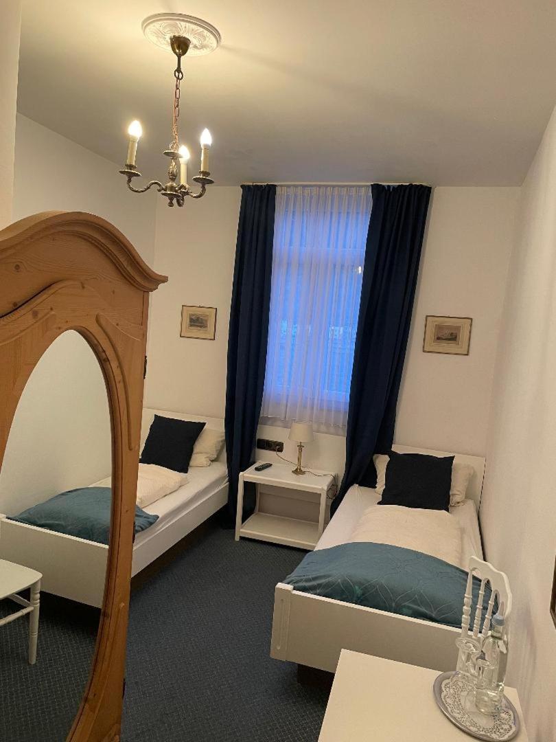 Hotel Zum Goldenen Loewen Sankt Goar Room photo